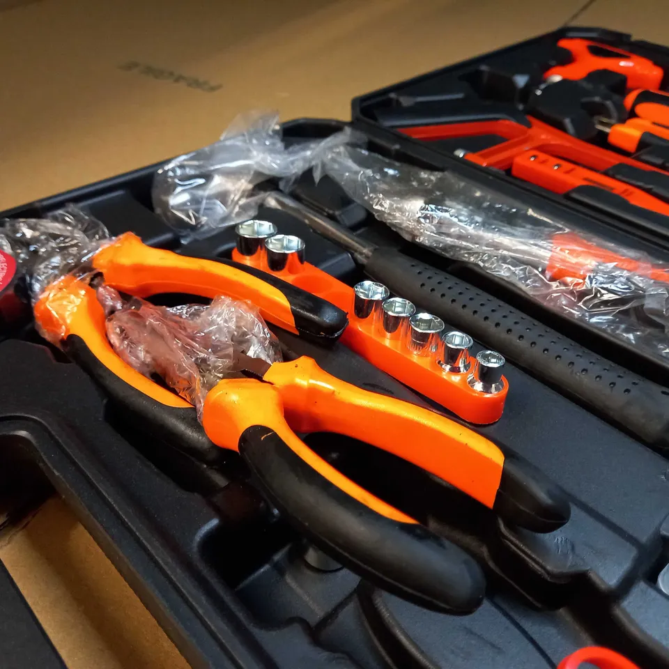 BOXED MULTI TOOL KIT
