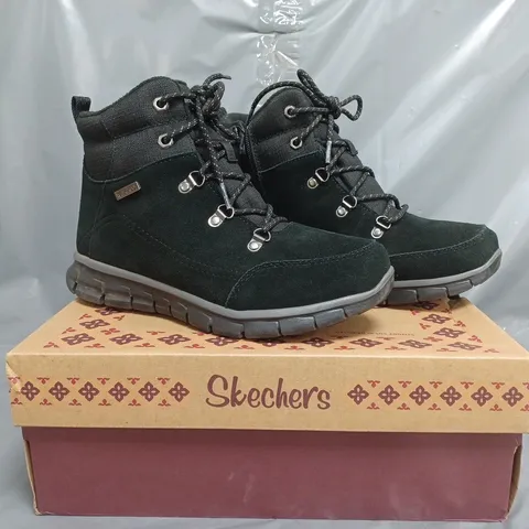 BOXED PAIR OF SKECHERS SYNERGY WATERPROOF BOOTS IN BLACK SIZE 5.5