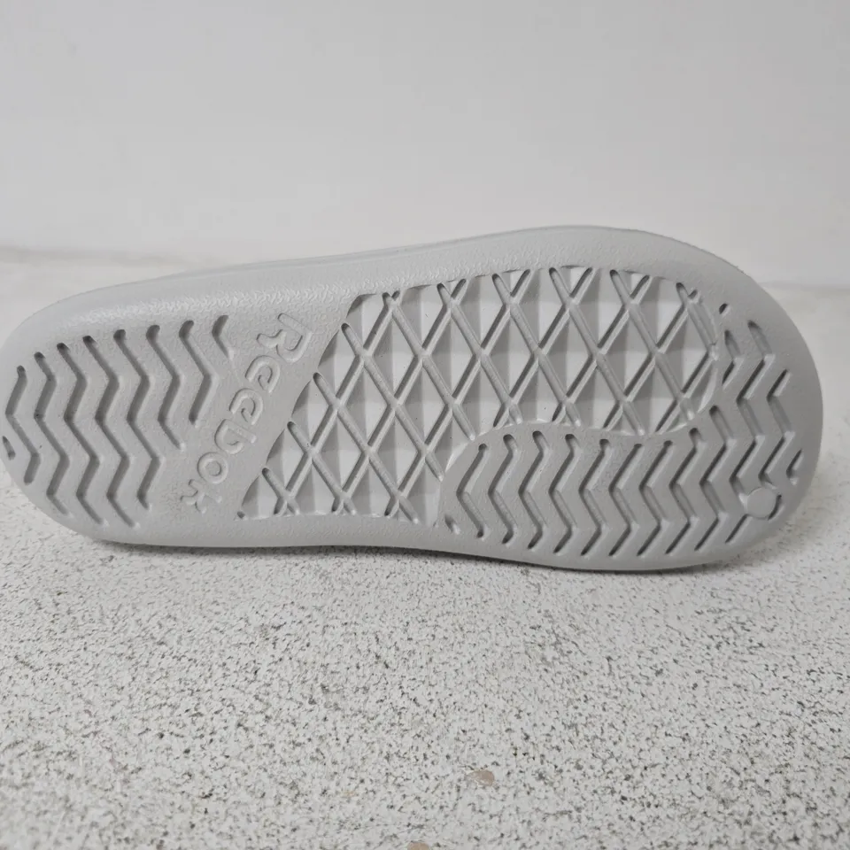 UNBOXED PAIR OF REEBOK CLEAN SLIDES IN GREY - UK 5