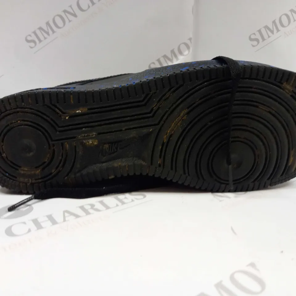 PAIR OF NIKE 315115-038 AIR FORCE 1 TRAINERS UK SIZE 9.5