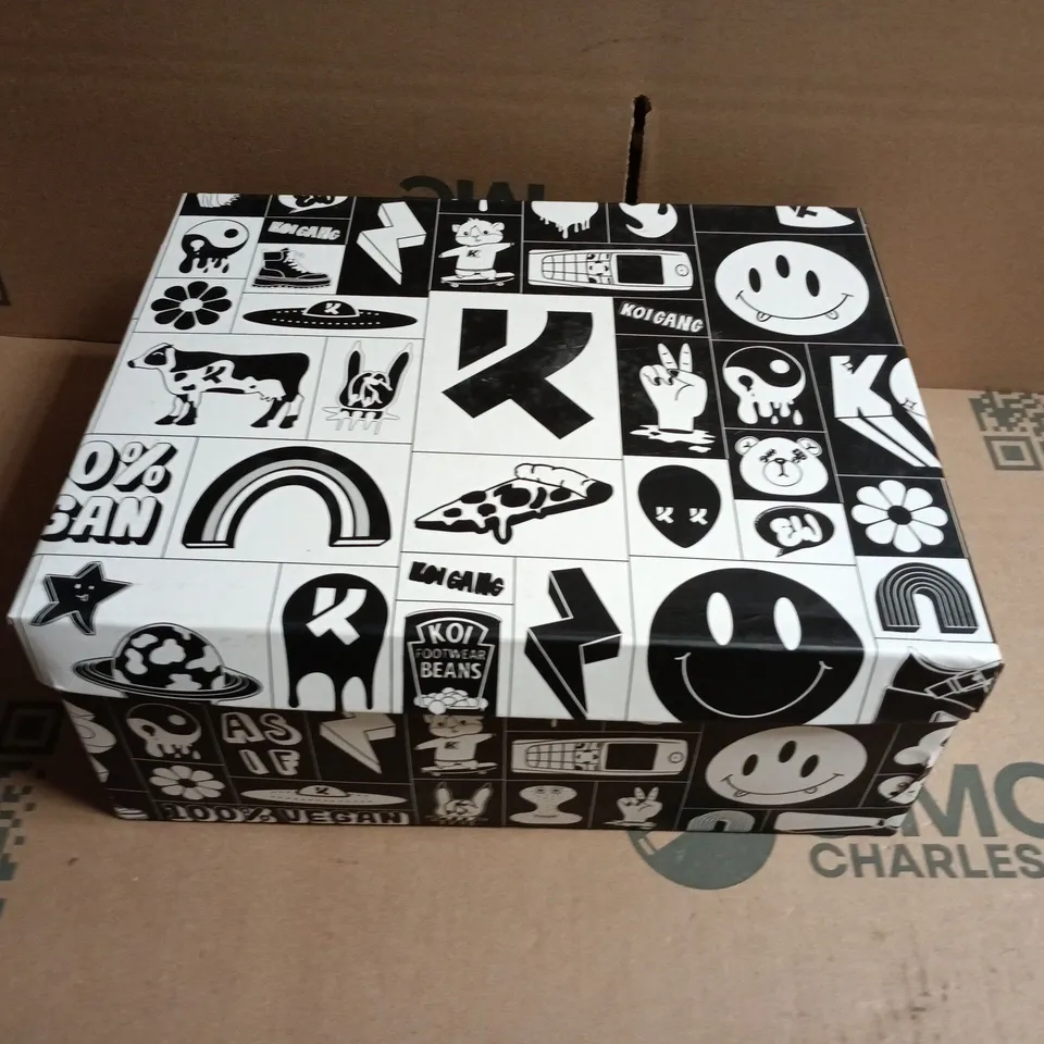 BOXED KOI DEATH BRAND SPIKE TREAD TRAINERS – EBONY/SILVER, UK SIZE 6