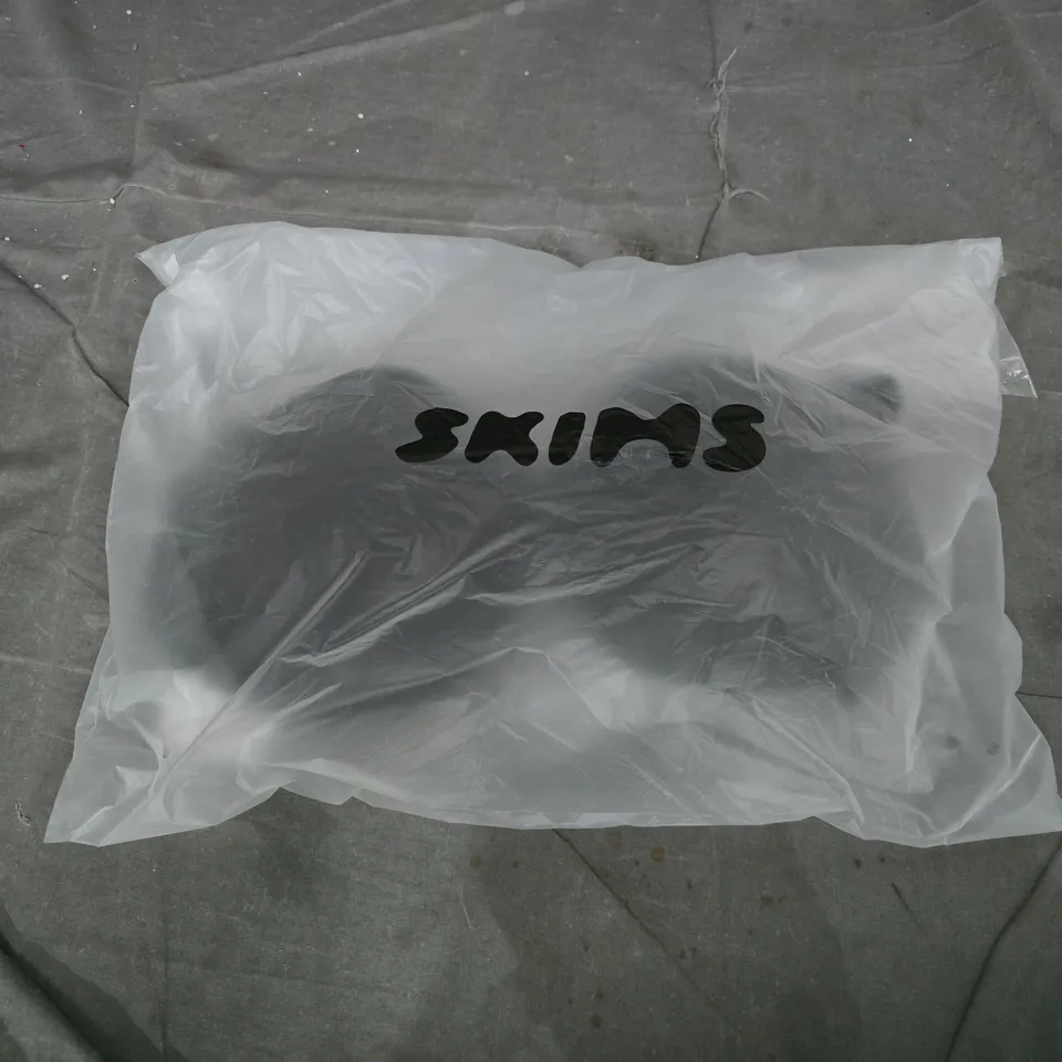 BAGGED SKIMS ULTIMATE NIPPLE PUSH-UP BRA IN ONYX - 32DDD