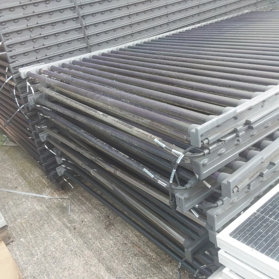 PALLET CONTAINING A VERY LARGE QUANTITY OF SOLAR PANELS