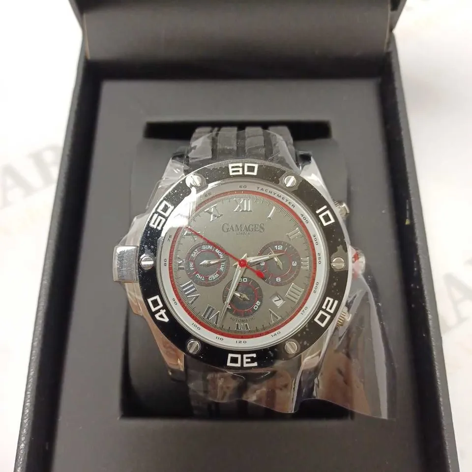 GAMAGES DRIVER GREY TRIPLE DATE DIAL TACHYMETER RUBBER STRAP WRISTWATCH	
