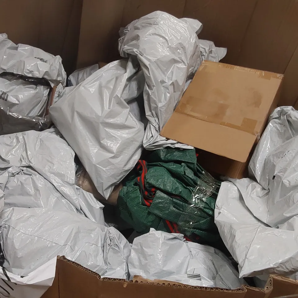 PALLET CONTAINING A LARGE QUANTITY OF ASSORTED HOSE PIPES, POOL INFLATABLES ECT