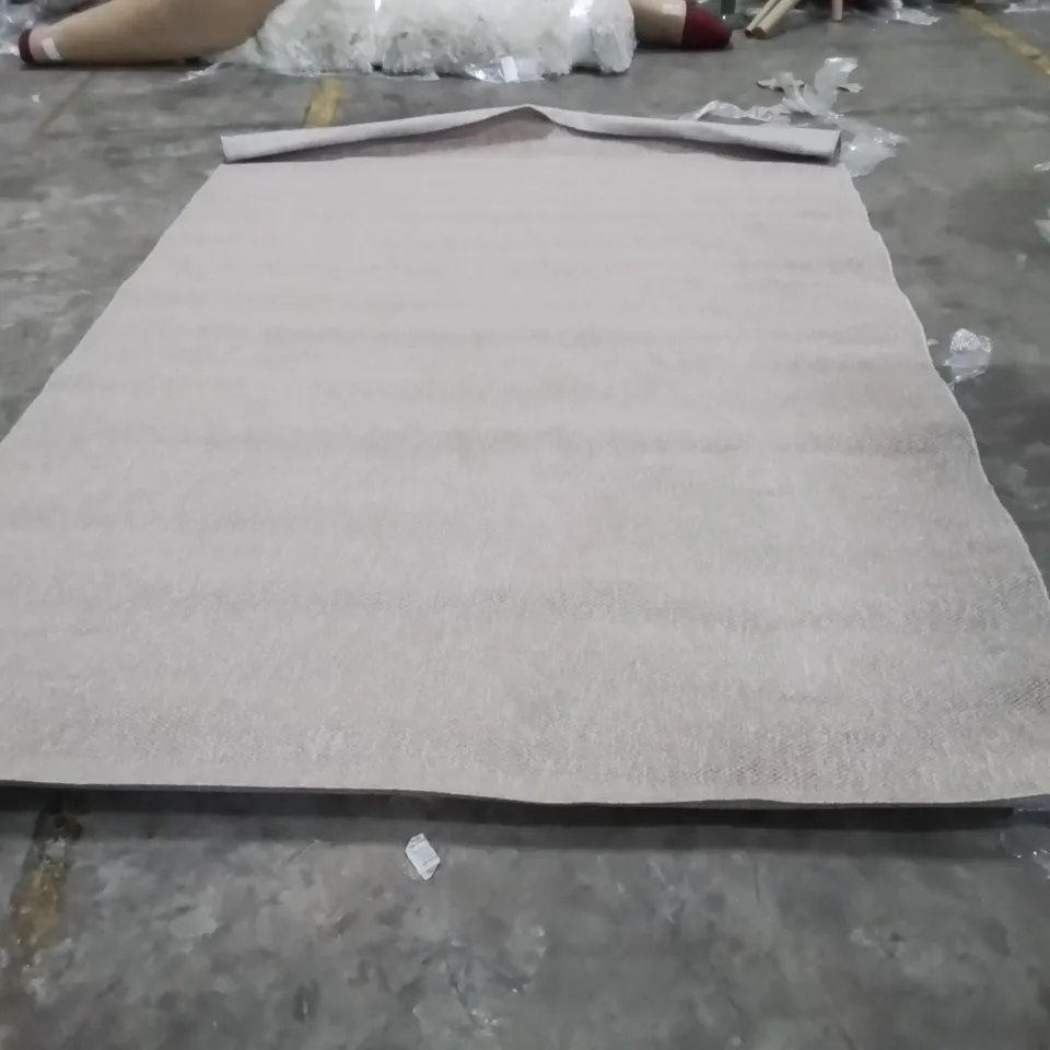 QUALITY DESIGNER AREA RUG - APPROXIMATELY 290X200