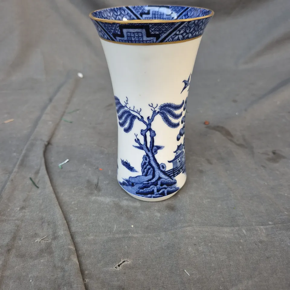 ROYAL DOULTON, 1981. BOOTH'S REAL OLD WILLOW BLUE & WHITE PORCELAIN VASE