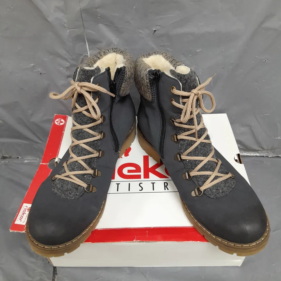 BOXED PAIR OF RIEKER LINED BOOTS IN BLUE SIZE 39