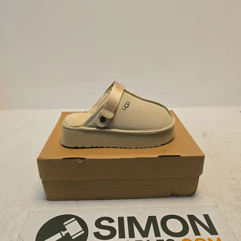 UGG SLIPPERS – SAND/BEIGE, UK 3