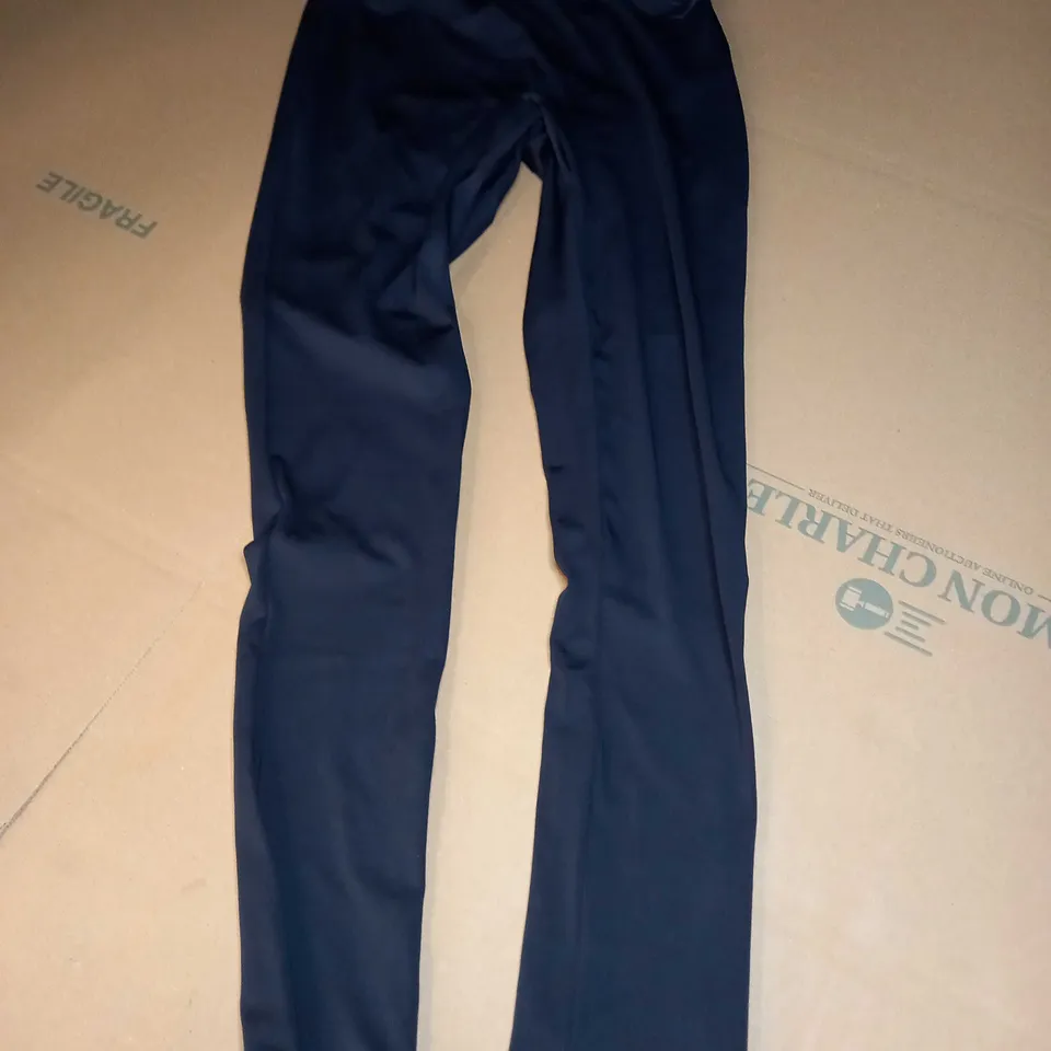 GYMSHARK STRETCH JOGGERS IN BLACK - SMALL