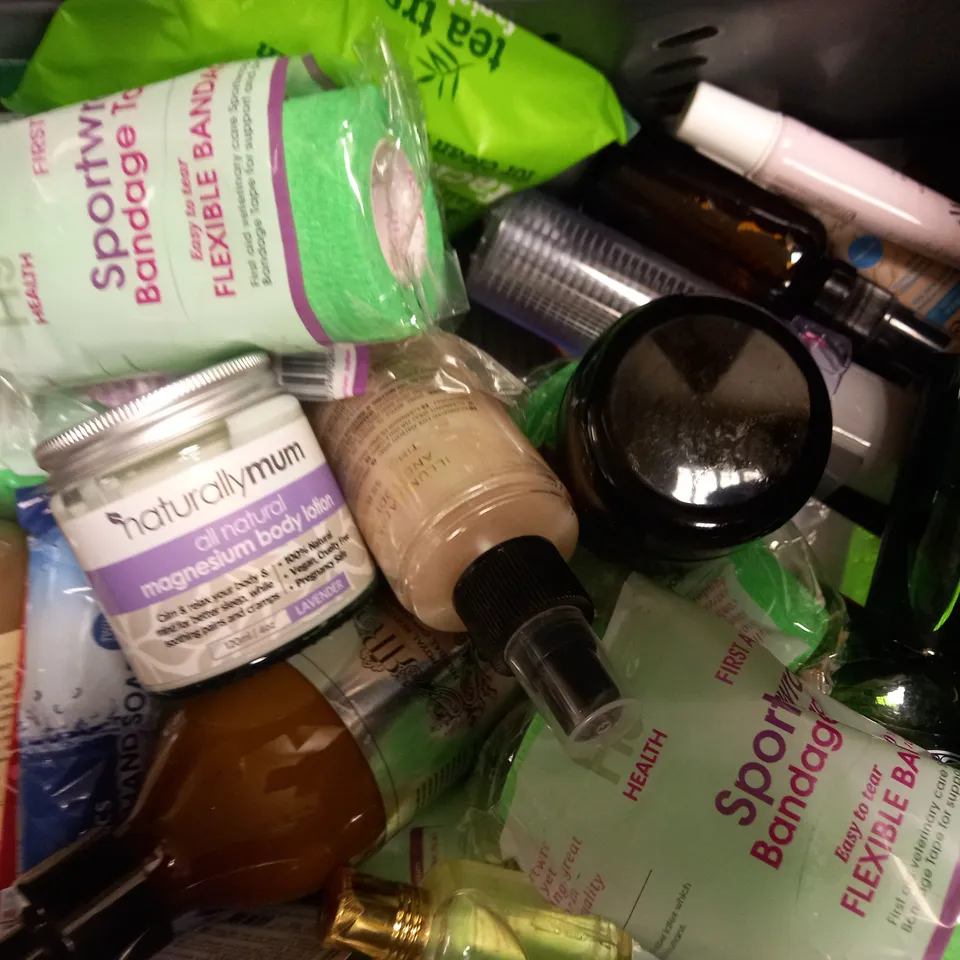 LOT OF APPROXIMATELY 20 ASSORTED HEALTH & BEAUTY ITEMS, TO INCLUDE NO 7, SUPER FACIALIST, GARNIER, ETC