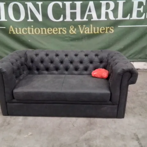 QUALITY DESIGNER 2 SEATER FABRIC UPHOLSTERED BUTTON BACK CHARCOAL GREY SOFA