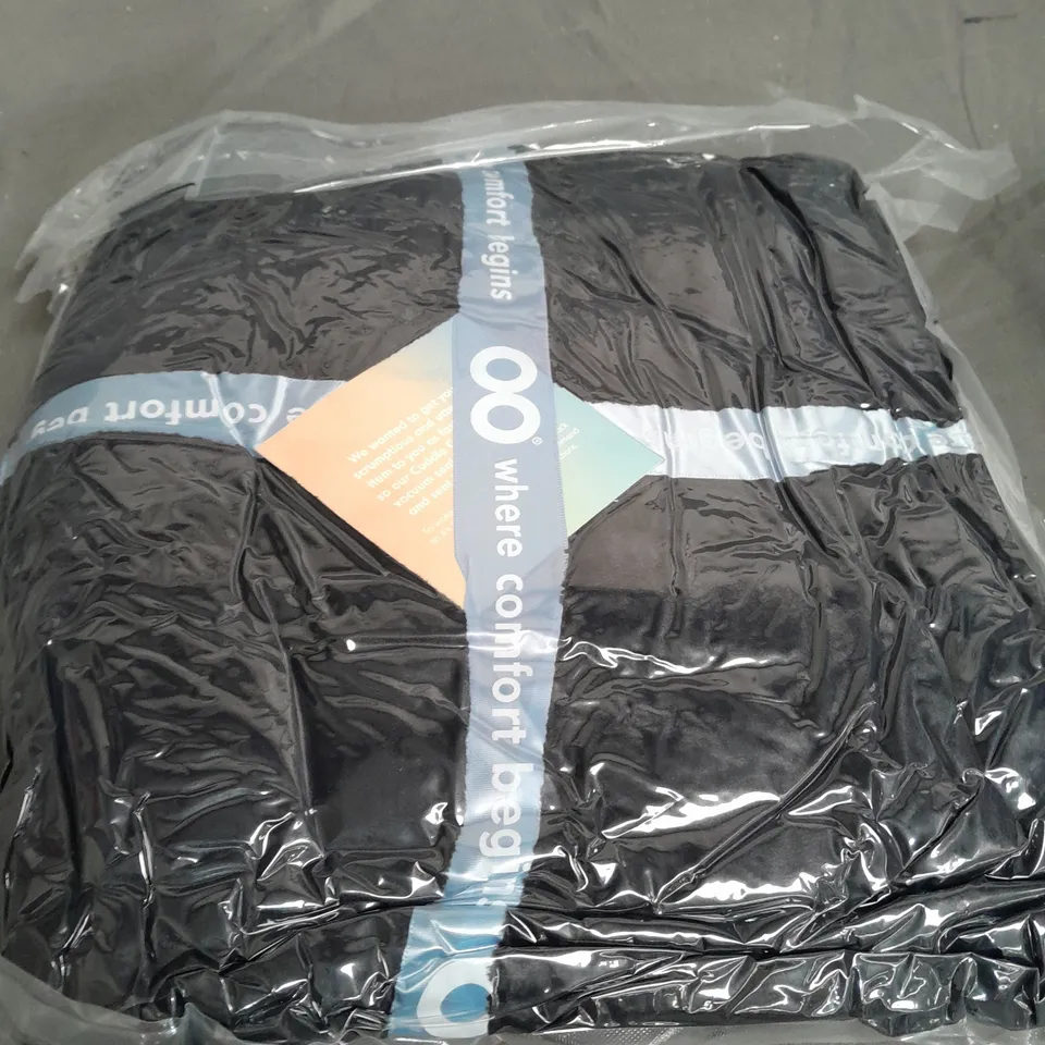 SEALED OODIE HOODED OVERSIZED BLANKET - BLACK