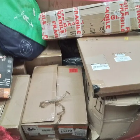 PALLET CONTAINING VARIOUS ASSORTED BOXED HOUSEHOLD ITEMS TO INCLUDE: EXERCISE WORKBENCH,  AQUARIUM LIGHTS, CEILING LAMP AND LOTS MORE UNMARKED BOXED ITEMS 
