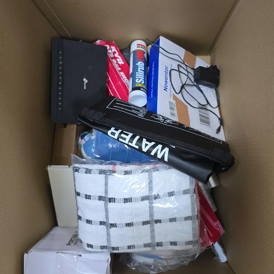 BOX OF APPROXIMATELY 15 ASSORTED HOUSEHOLD ITEMS