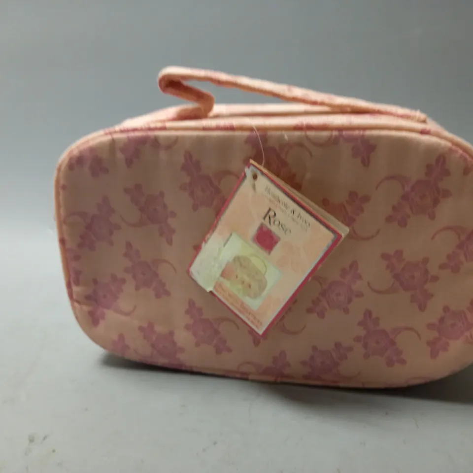 HEATHCOTE AND IVORY ROSE BAG WITH TOILETRIES