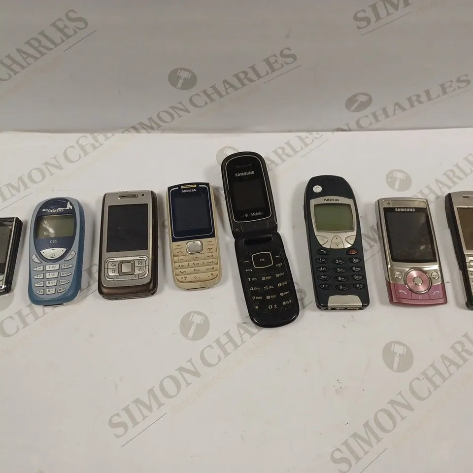 LOT OF 8 PHONES TO INCLUDE NOKIA, SAMSUNG, AND SIEMENS ETC.