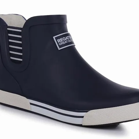 APPROXIMATELY 14 PAIRS OF BRAND NEW REGATTA LADY BAYLA ANKLE WELLIES IN NAVY - UK 3