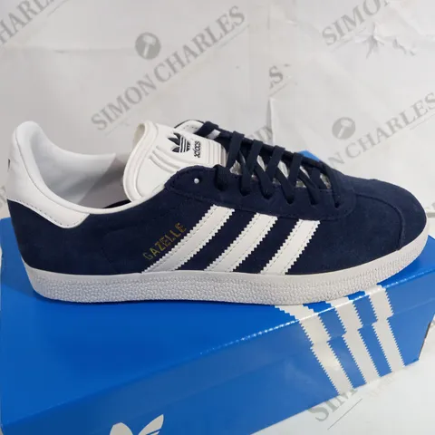 BOXED PAIR OF ADIDAS GAZELLE NAVY TRAINERS SIZE 6