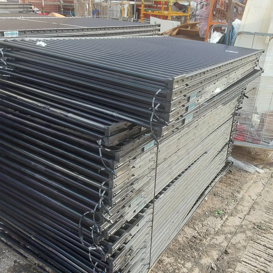 PALLET CONTAINING A LARGE QUANTITY OF SOLAR PANELS 