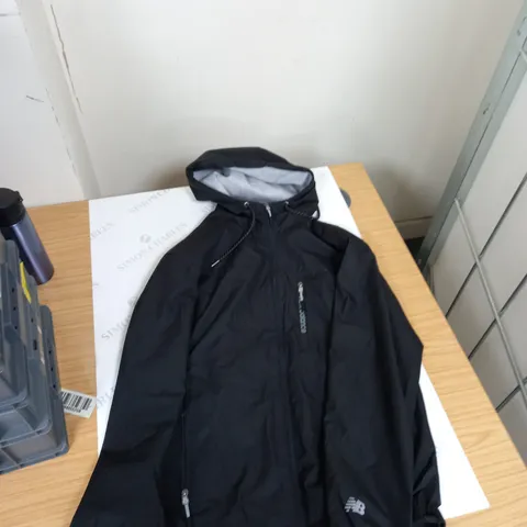 MENS NEWBALANCE LIGHTWEIGHT COAT SIZE MEDIUM