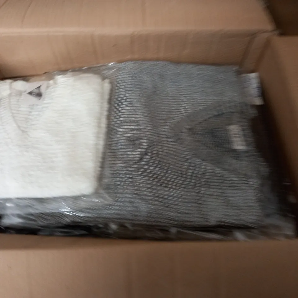LOT OF APPROXIMATELY 35 ASSORTED BAGGED CLOTHING ITEMS - VARIOUS SIZES