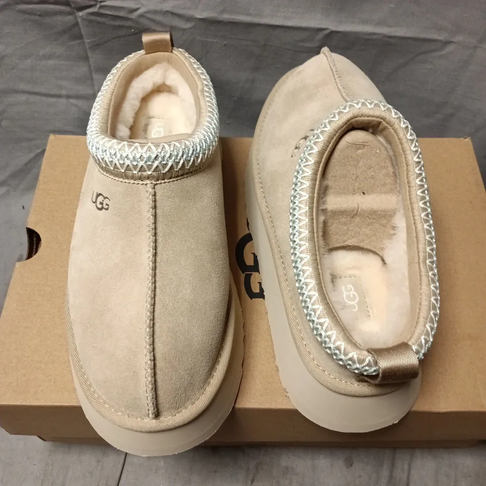 BOXED UGG WOMEN’S TAZZ II SLIPPERS – BEIGE SUEDE, UK 5 (US 7)