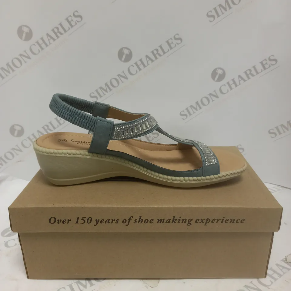 BOXED CUSHION WALK DIAMANTE T BAR SANDALS IN BLUE - SIZE 6 