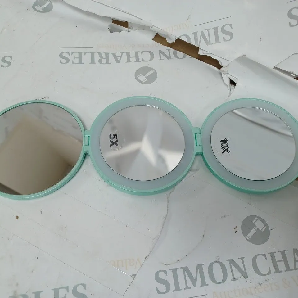 SIMPLY BEAUTY FOLDING TRIO MIRROR, MINT GREEN