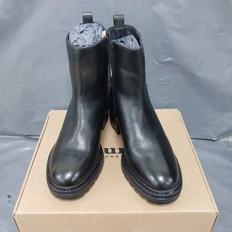 BOXED PAIR OF DUNE LONDON PRICED BLACK LEATHER BOOTS - 5