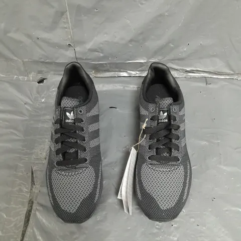 UNBOXED PAIR OF ADIDAS L.A. TRAINER WEAVE BLACK UK SIZE 7 