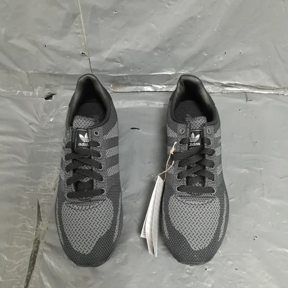 UNBOXED PAIR OF ADIDAS L.A. TRAINER WEAVE BLACK UK SIZE 7 