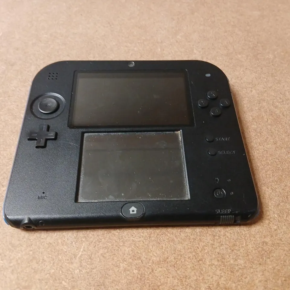 NINTENDO 2DS HANDHELD CONSOLE – BLACK & BLUE