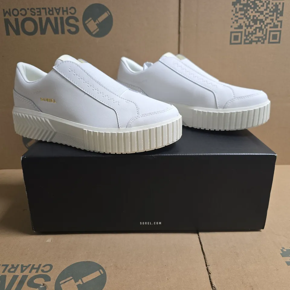 BOXED PAIR OF SOREL ONA AVE SLIP-ON TRAINERS IN WHITE SIZE UK 7.5