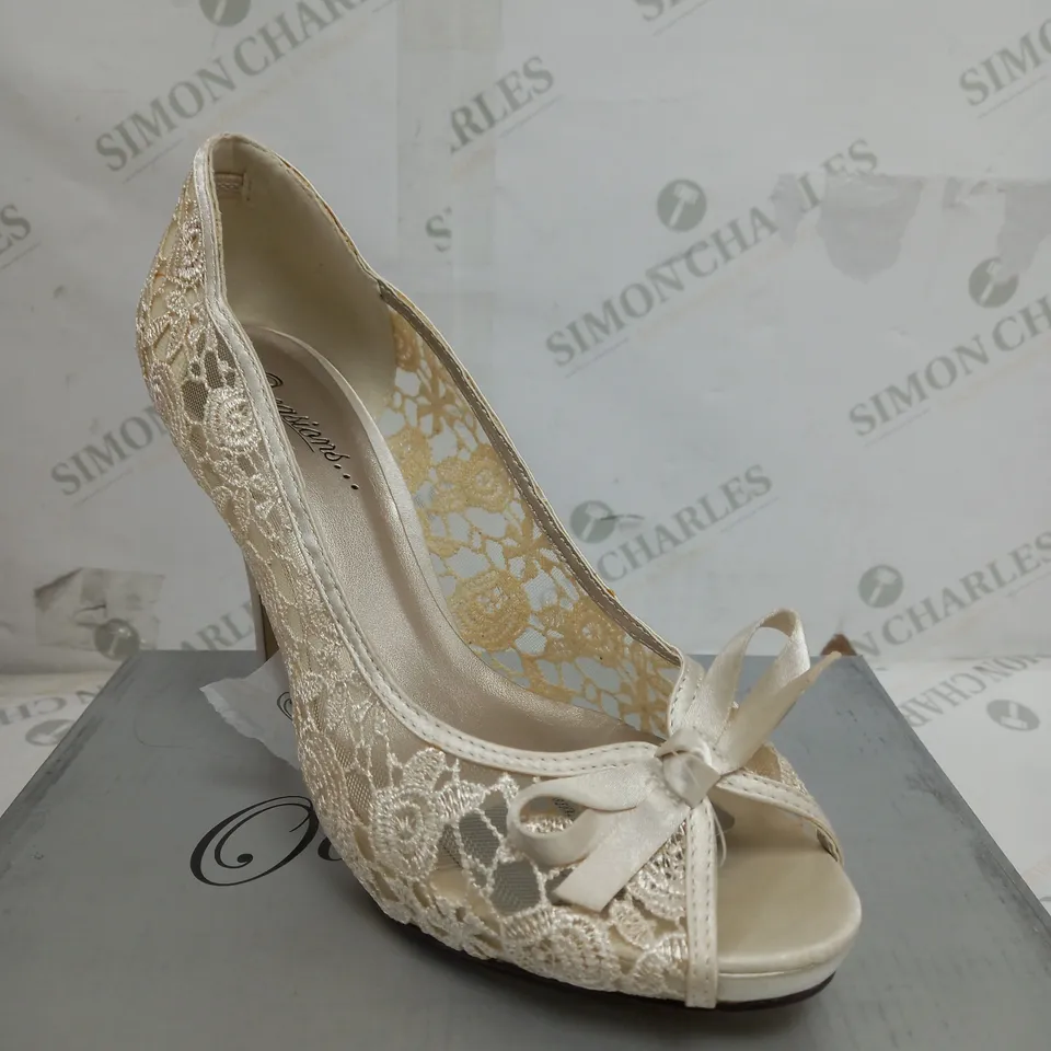 BOX OF 10 OCCASIONS BY CASANDRA HIGH HEELS IN GOLD/IVORY 