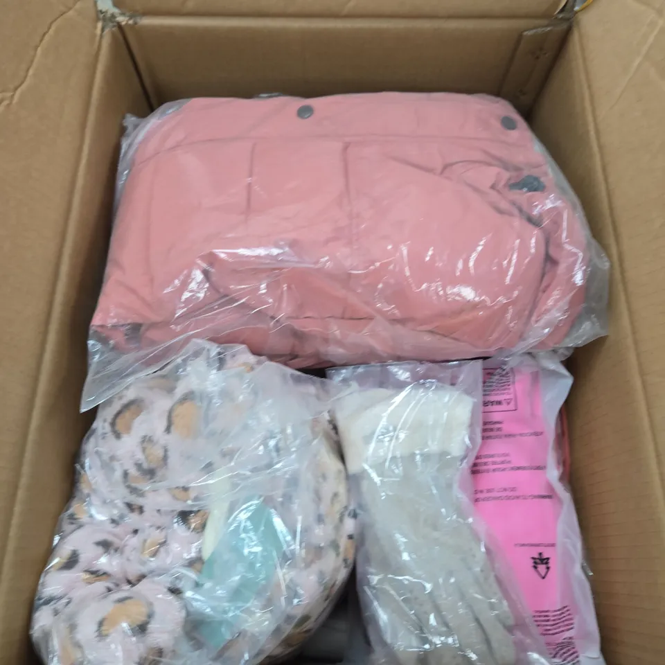 APPROXIMATELY 10  ASSORTED CLOTHING ITEMS IN VARIOUS COLOURS, SIZES, AND STYLES