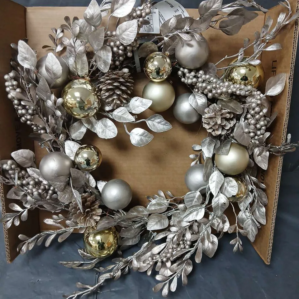 BOXED CHAMPAGNE GOLD PRE-LIT CHRISTMAS WREATH 