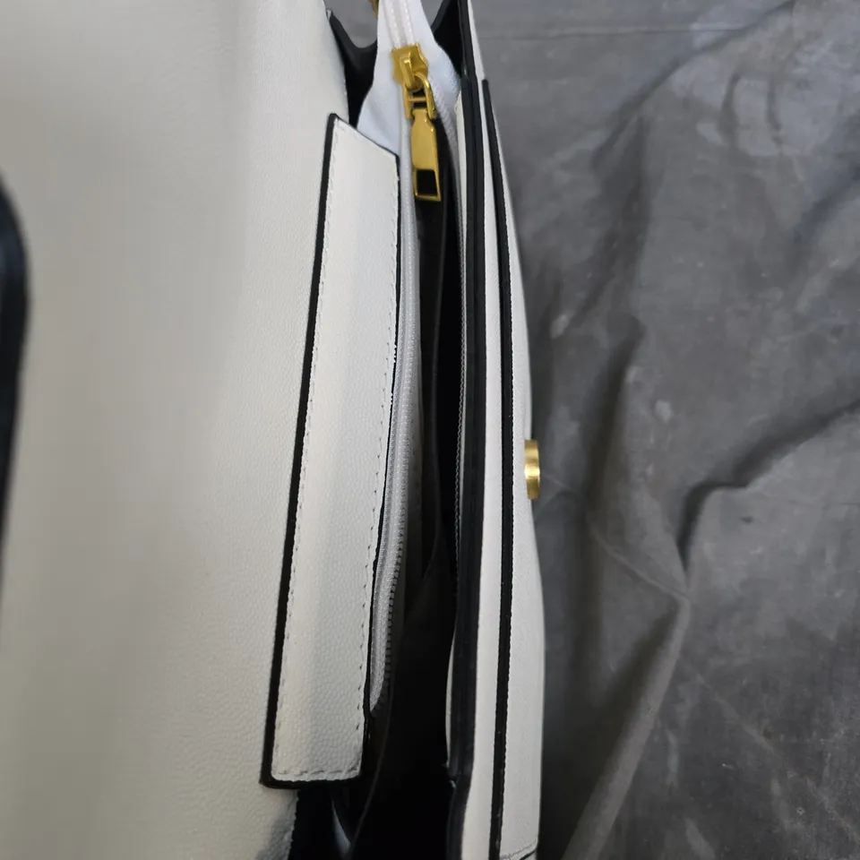 COACH WHITE LEATHER HANDBAG WITH GOLD-TONE RING CLASP