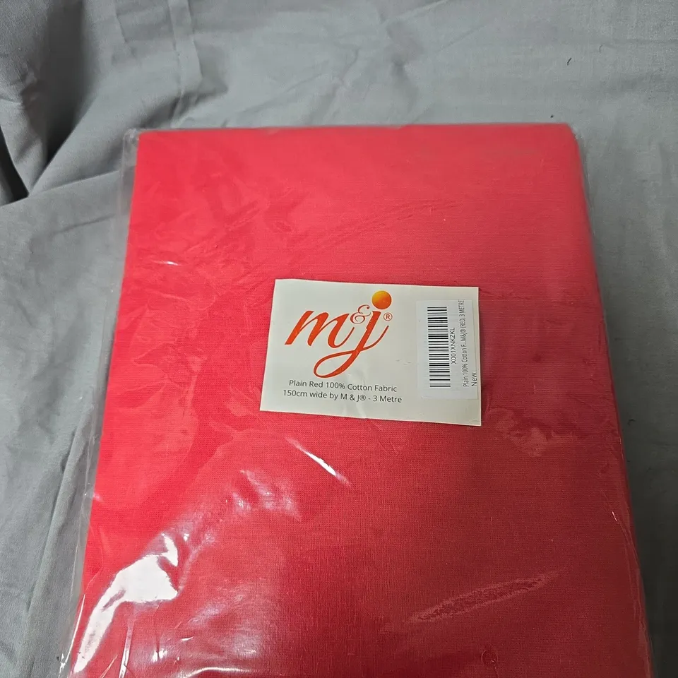 BOX OF ASSORTED HOUSEHOLD ITEMS INCLUDING METAL WIRE RACK FRAME, AUCU MOBILE PHONE BAG PACKAGING, AND MJ PLAIN RED COTTON FABRIC (1.5M X 3M)