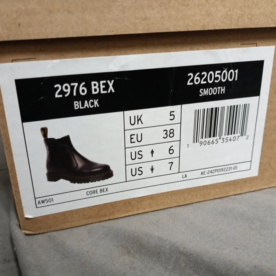 DR. MARTENS 2976 BEX BLACK CHELSEA BOOTS – UK5 / EU38