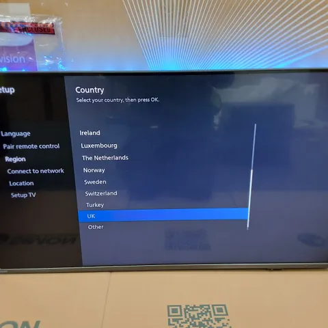 PHILLIPS 43" 4K UHD LED SMART TV WITH AMBILIGHT