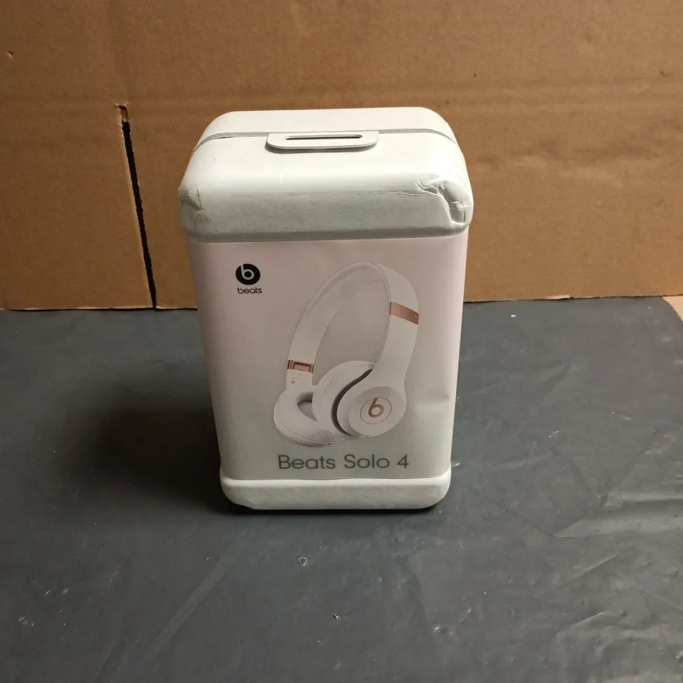BEATS SOLO 4 WIRELESS ON EAR HEADPHONES BOXED, SEALED