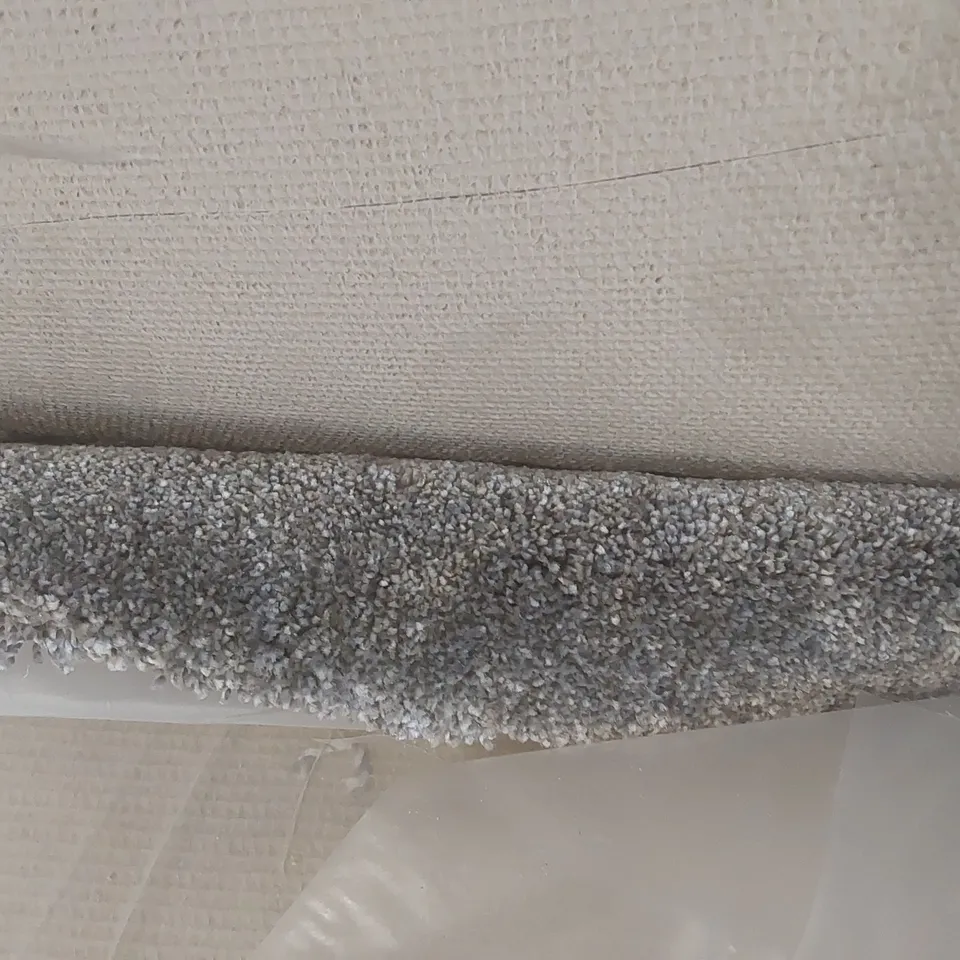 ROLL OF QUALITY CLASSIC CHARM CARPET - APPROXIMATELY 10.10 x 5m