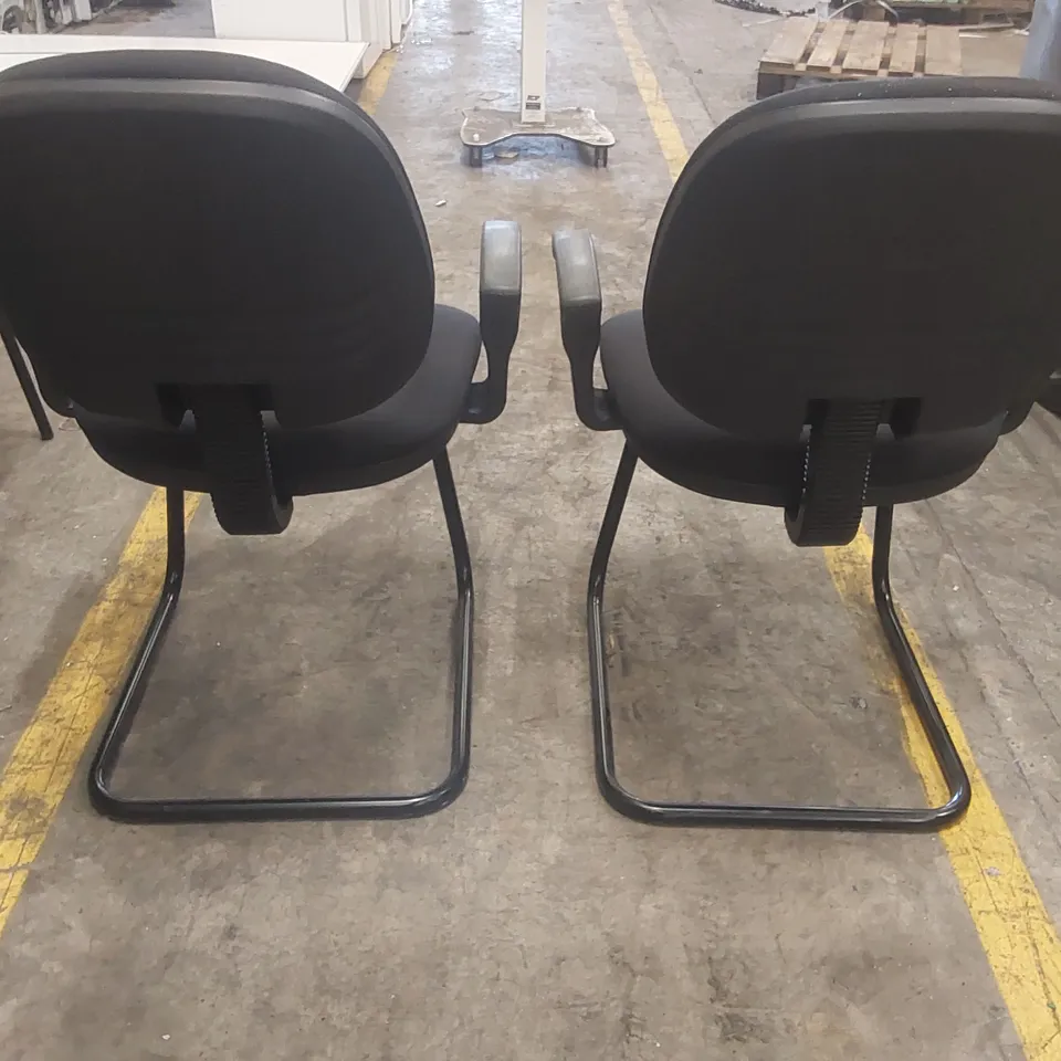 PAIR OF BLACK UPHOLSTERED OFFICE CHAIRS