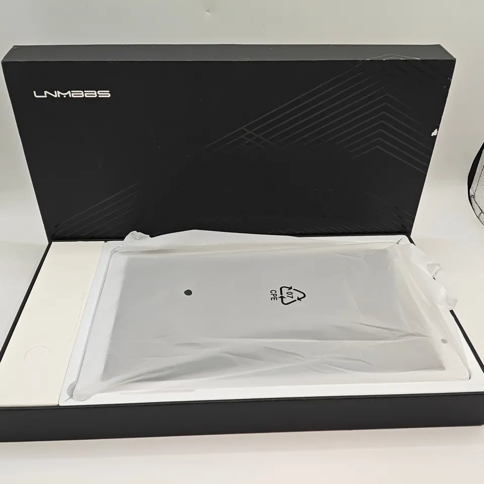 BOXED LNMBBS P40 64GB TABLET IN WHITE