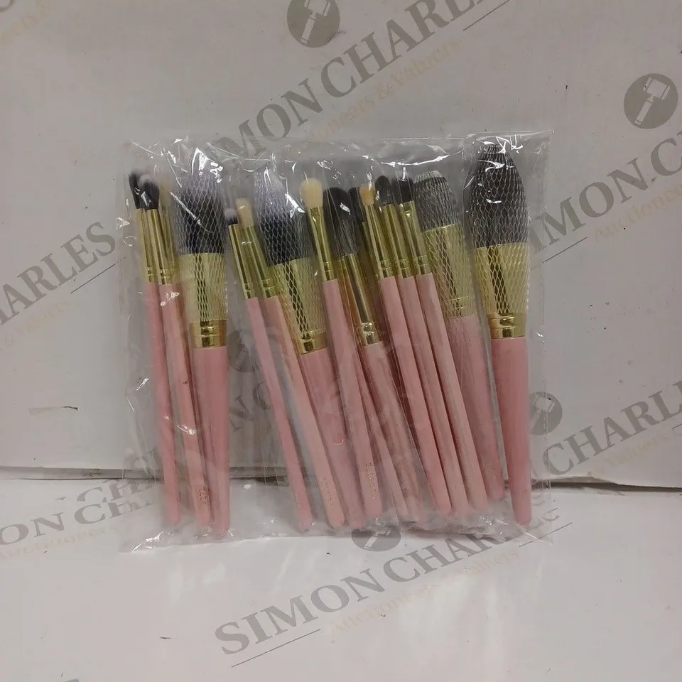 SEALED PLOUISE BRUSH BUNDLE.