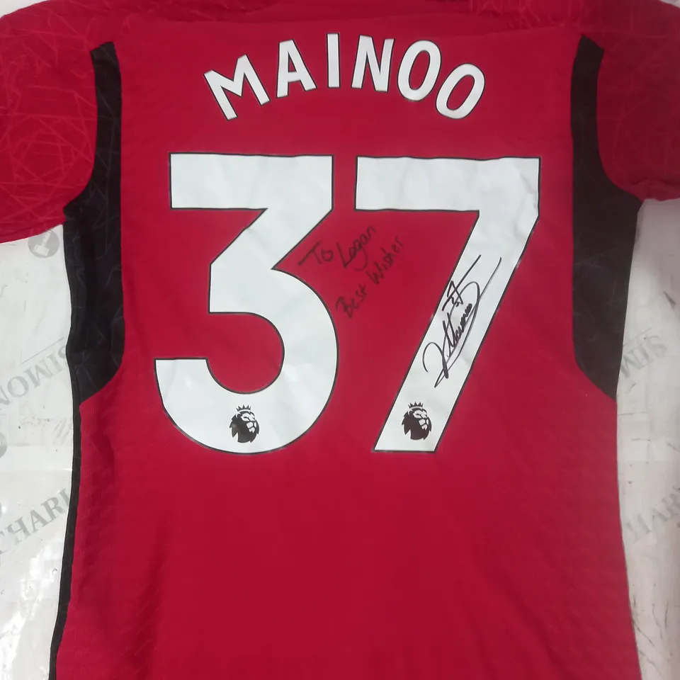 MANCHESTER UNITED FOOTBALL CLUB SIGNED MAINOO SHIRT SIZE SMALL