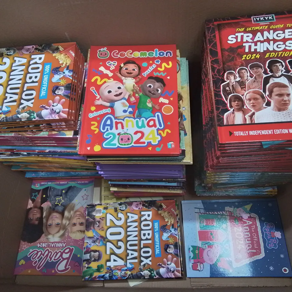 LARGE QUANTITY OF ASSORTED 2024 ANNUALS TO INCLUDE POKEMON, PEPPA PIG, ROBLOX AND BARBIE