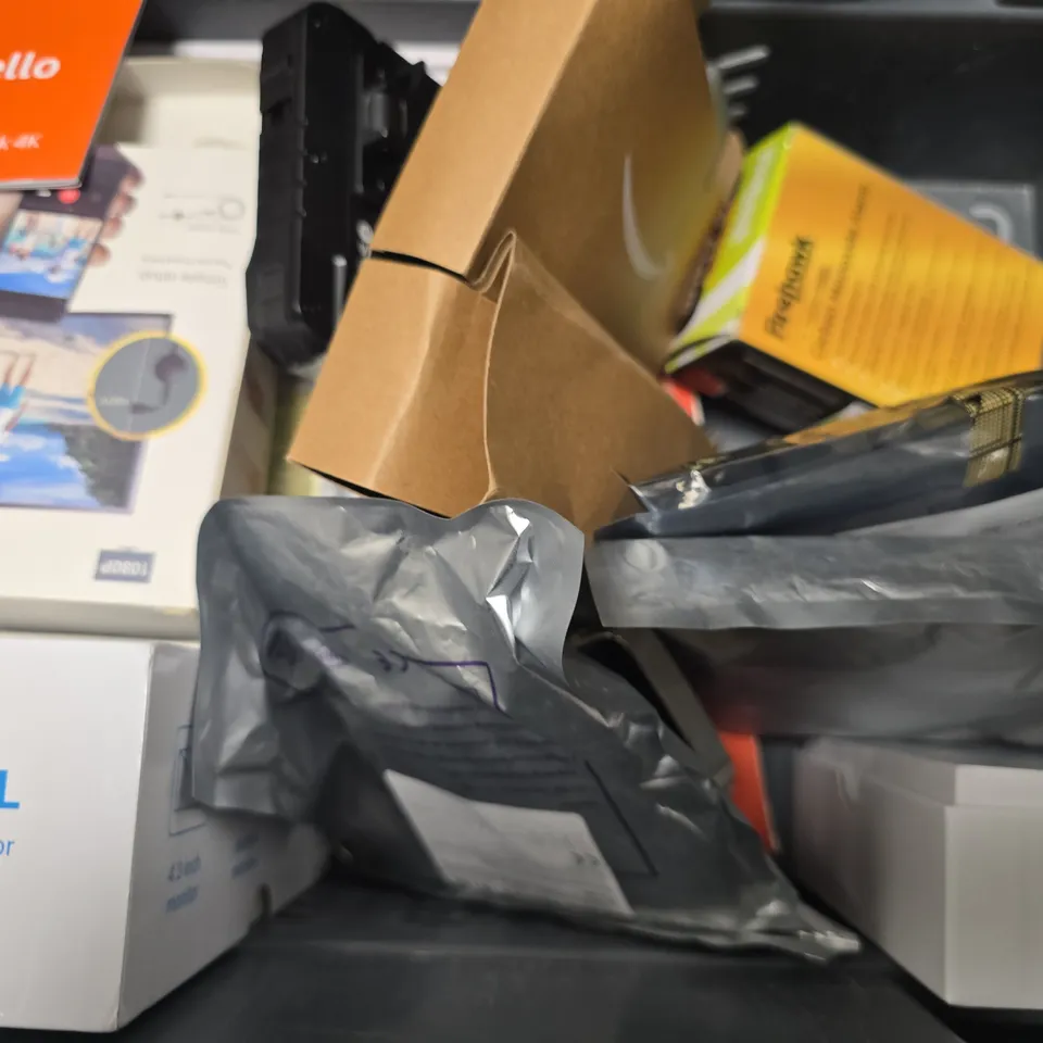 APPROXIMATELY 10 ASSORTED ITEMS TO INCLUDE - ELECTRONIC DIGITAL DIPMETER , SMALL WHIRLWIND BLADELESS FAN ETC