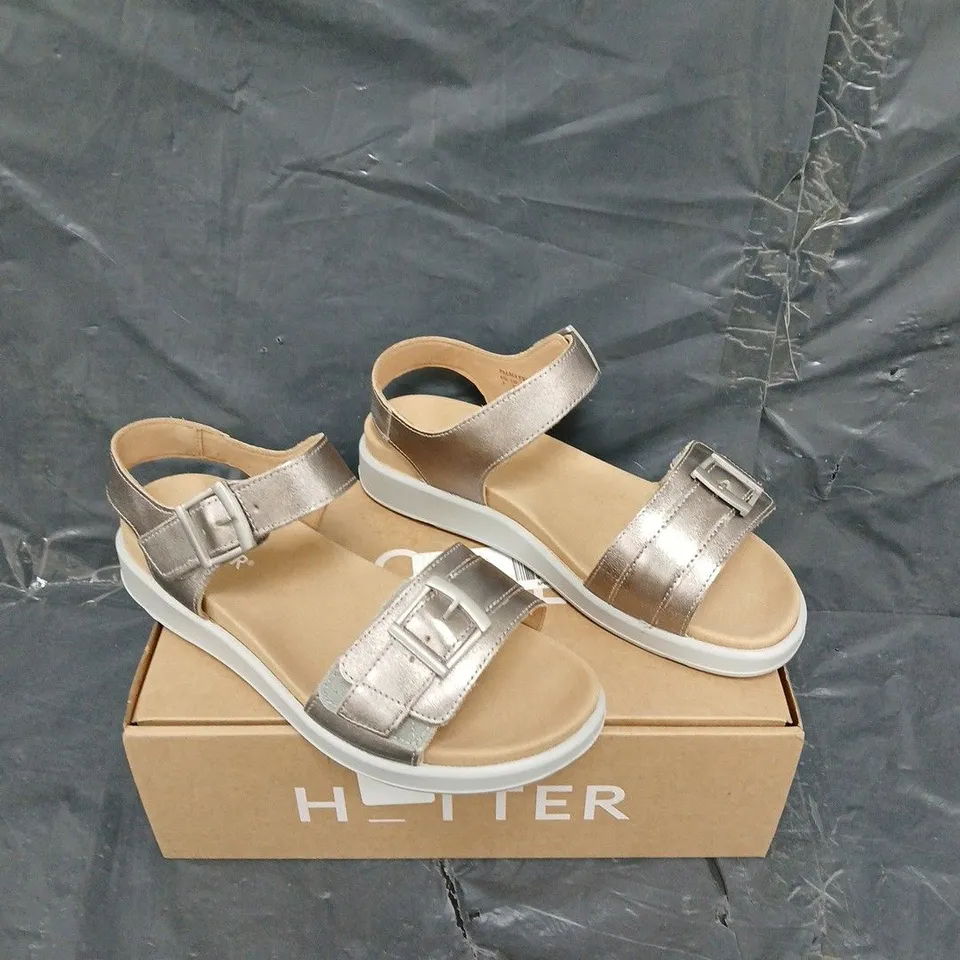BOXED PAIR OF HOTTER PALMA WIDE SANDALS UK 7